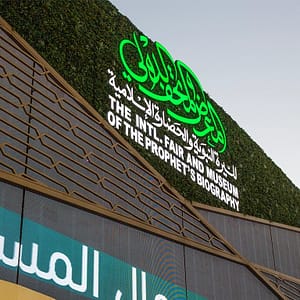Dubai Aquarium & Underwater Zoo – Shark Trainer Encounter – Experiences Cdxb.com Special Offers, Deals & Discounts in Canada 3